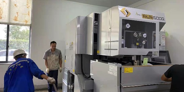大型工業(yè)設(shè)備搬運(yùn)需要用到哪些設(shè)備？大型吊裝公司為您講解